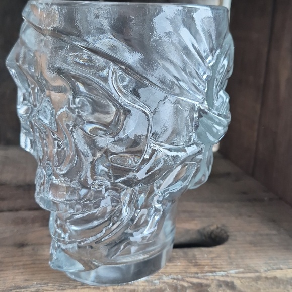 A Pair of 32 oz Luminarc pirate skull themed beer glasses - Picture 2 of 5